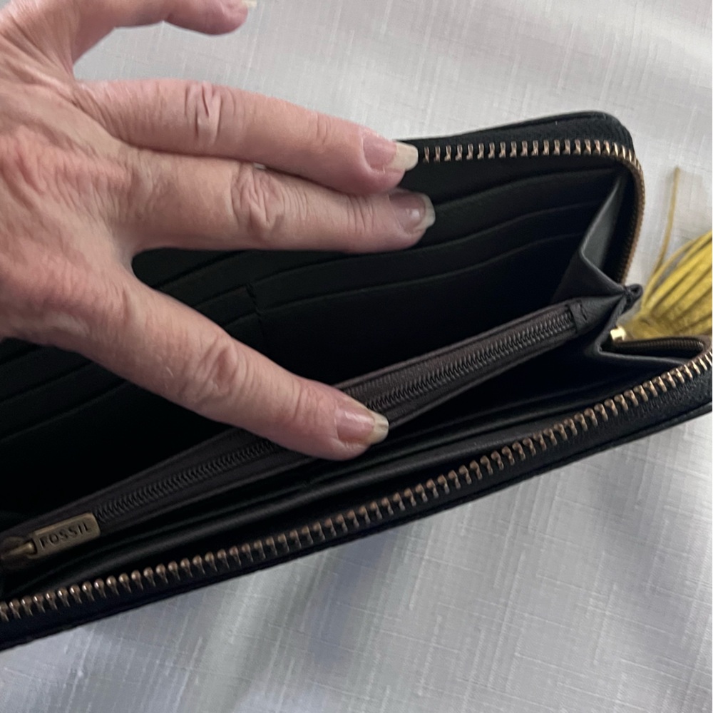 FOSSIL Pebble LEATHER Wallet Black Yellow Tassel Zip A Round Closure No Callouts - Picture 14 of 15
